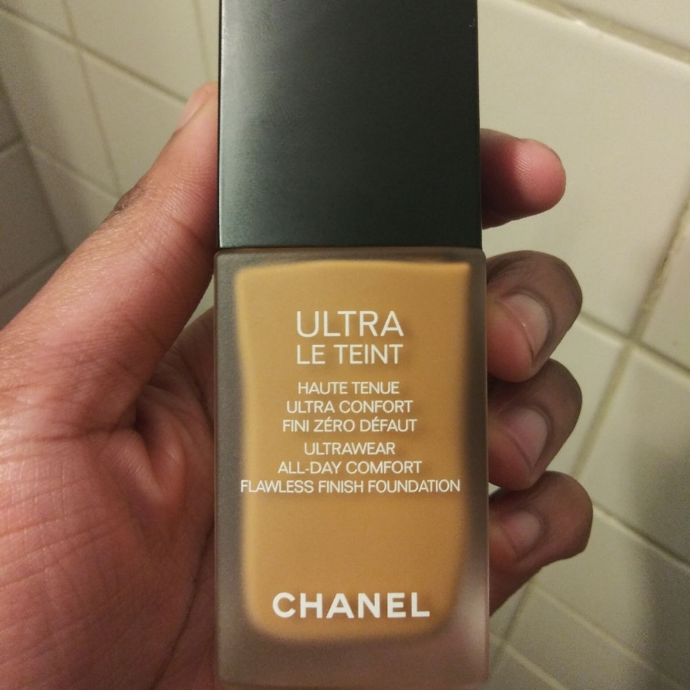 Chanel Ultra Le Teint Foundation in BD101